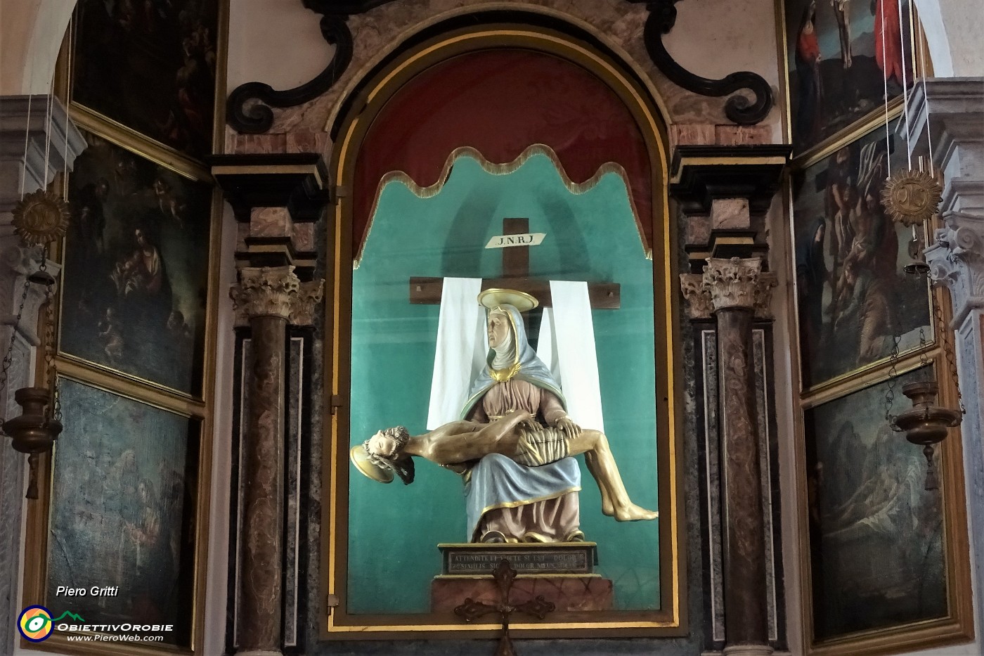 21  Statua lignea della Madonna che regge il Cristo morto (Anonimo, sec. XVI).JPG